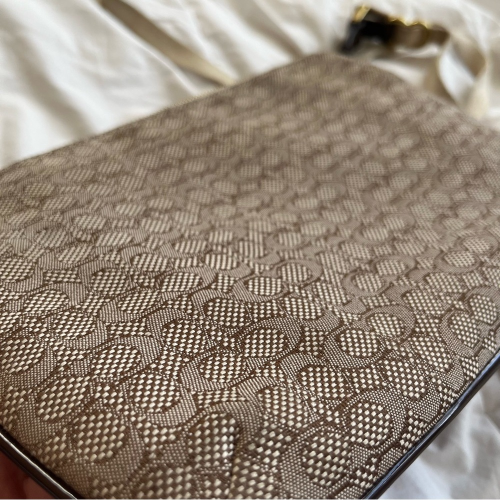 VINTAGE COACH FLAT ZIPPER CROSSBODY BAG - Picture 3 of 9